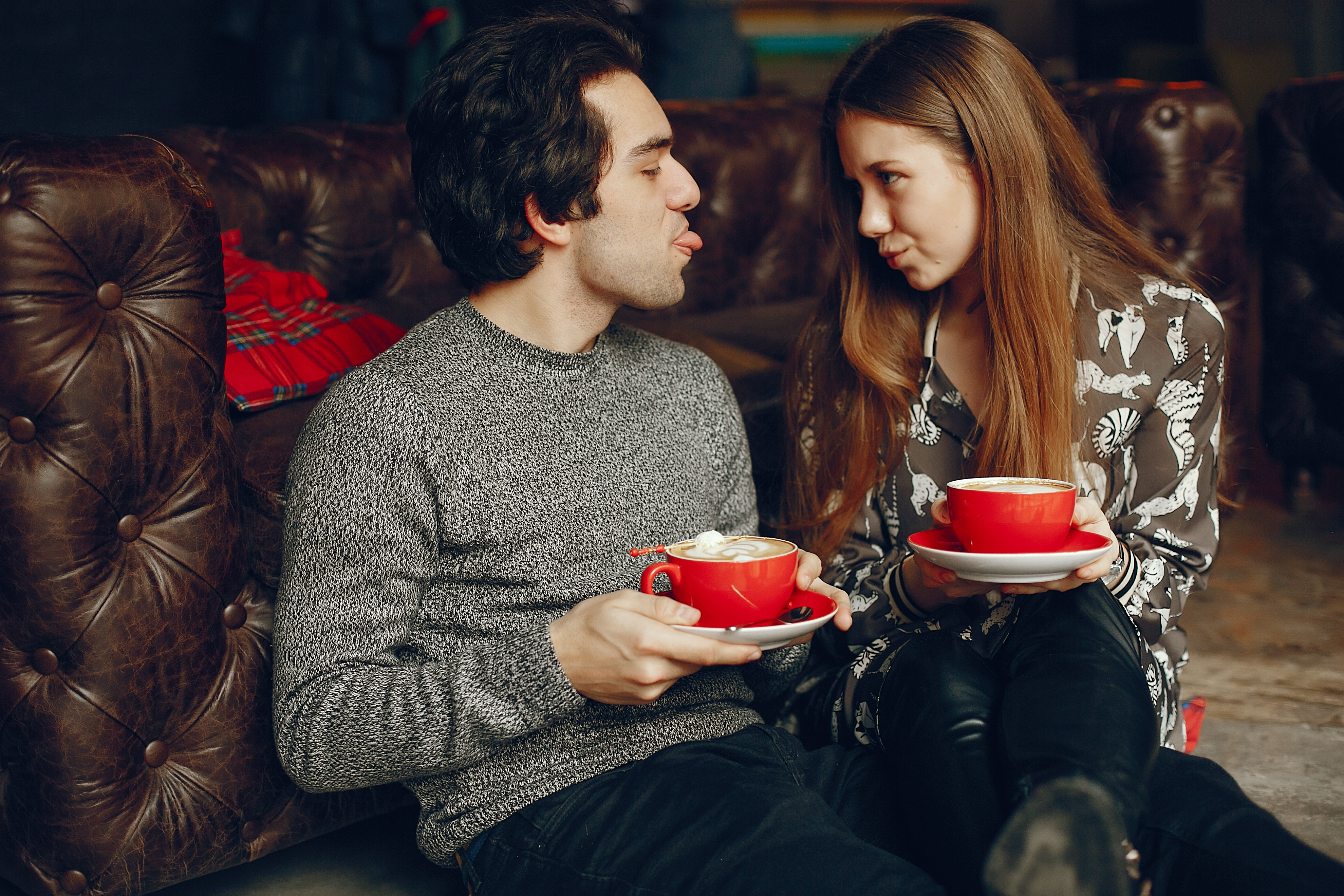 Couples drinking coffe